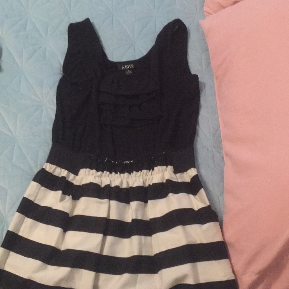 Dress - Picture 3 of 4